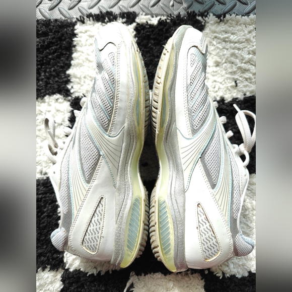 ❤️‍🔥🔥HURRY!! STORE CLOSE THIS WEEK😱!Skechers sparkly shape-ups white sneakers - Picture 5 of 10